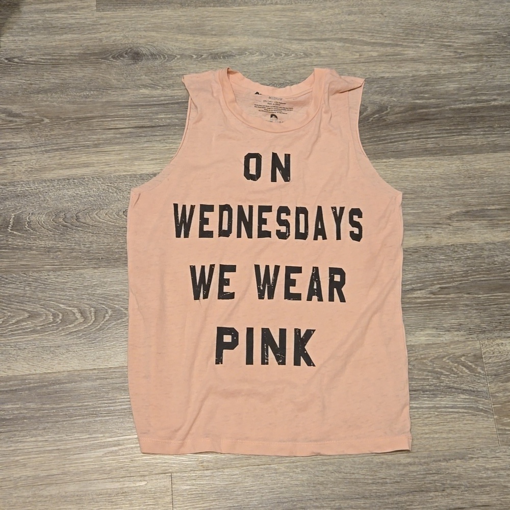 Mean Girls Wear Pink tee sz medium